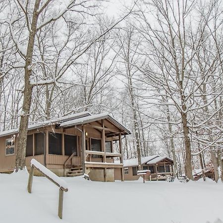 Burr Oak Lodge And Conference Center Glouster Exterior foto