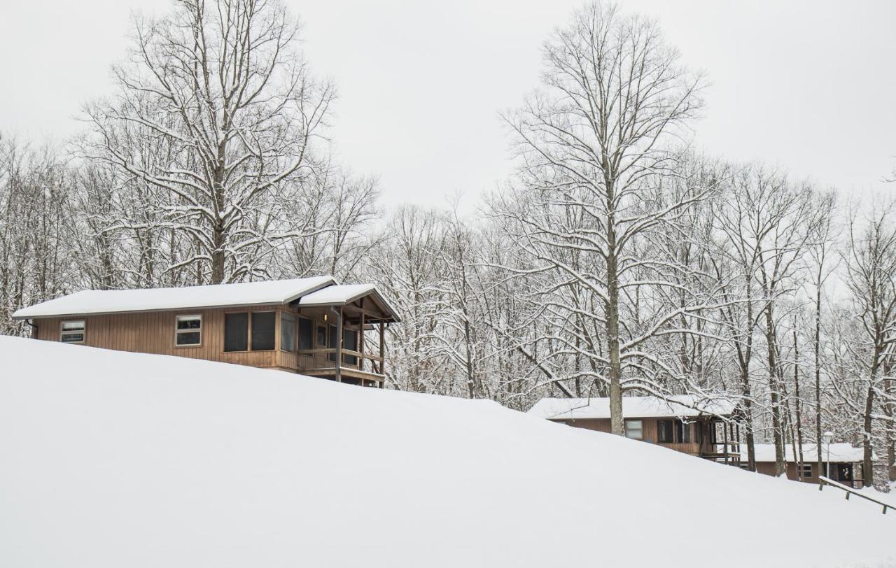 Burr Oak Lodge And Conference Center Glouster Exterior foto